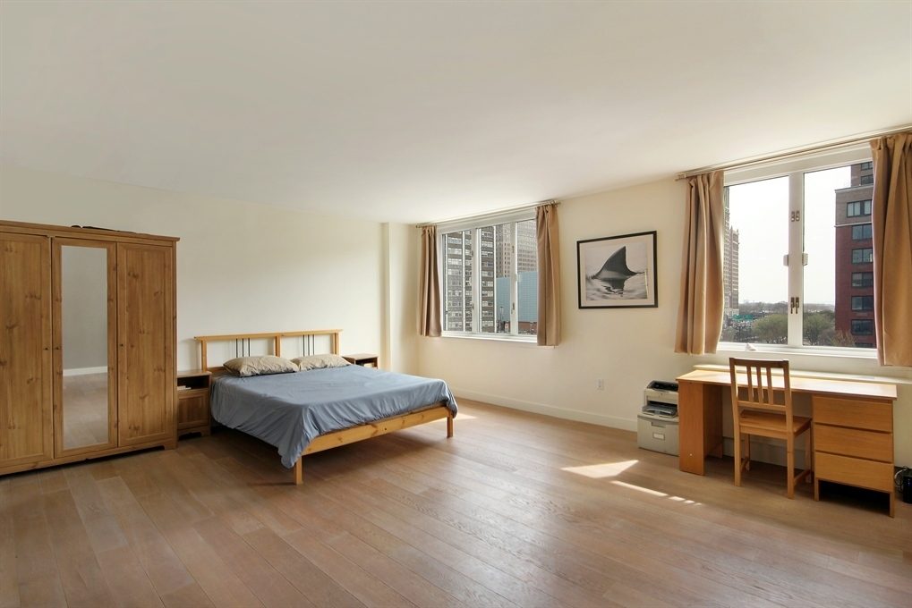 225 Rector Place, Unit 5G — photo 2