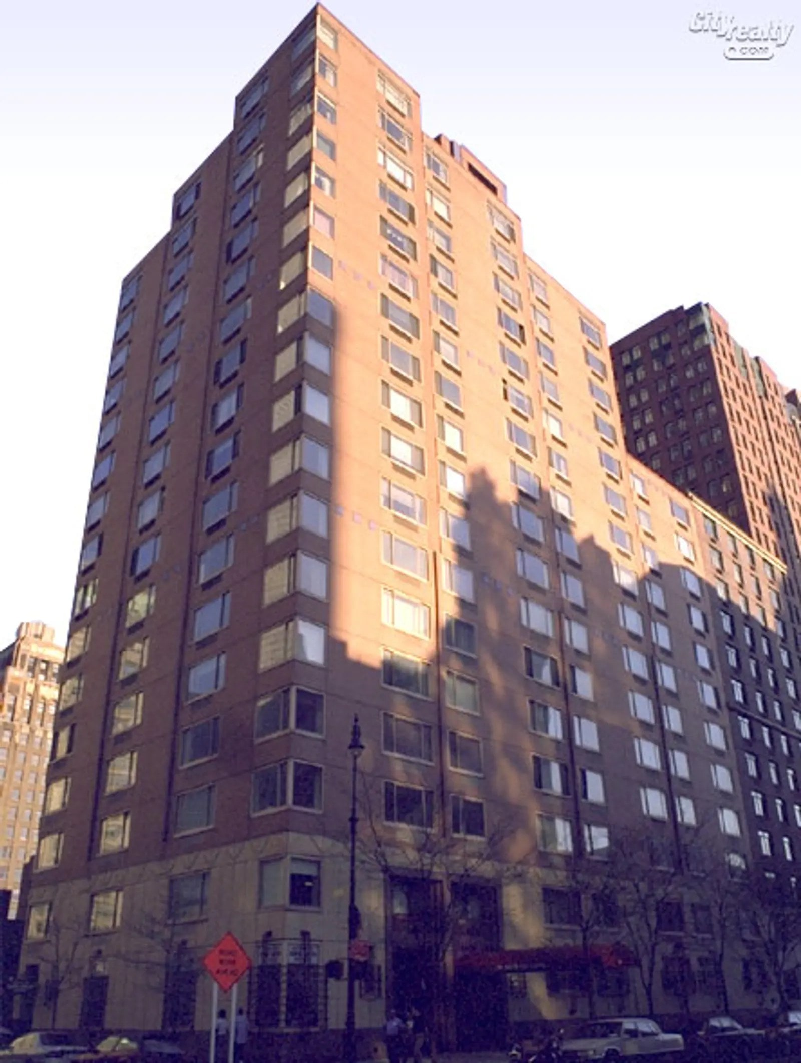 250 South End Avenue, Unit 6D — photo 1